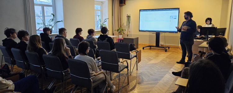 Ciemos brīvprātīgie no Itālijas un Portugāles