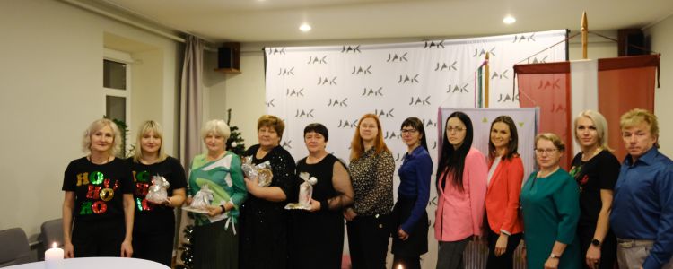  PIEŅEMŠANA PIE DIREKTORES