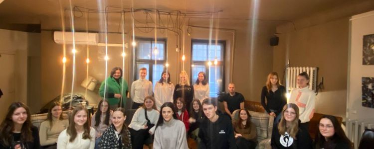 Future Heroes Latvia programmas ietvaros jauniešu komanda izveidoja sociālo projektu jauniešiem “People need people’’