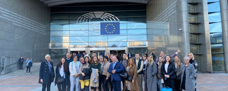 Pedagogs G.Vaivods  apmeklē Eiropas Parlamentu Briselē